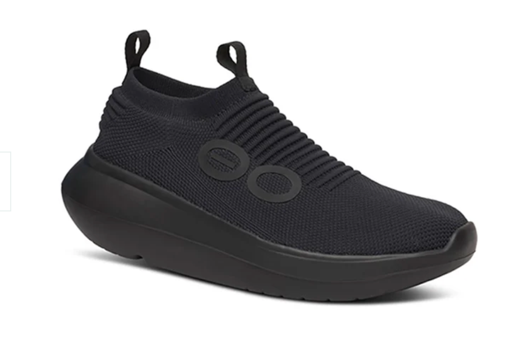 足底筋膜炎　靴　スニーカー　OOFOS